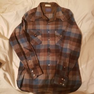 Western- button down long sleeve shirt